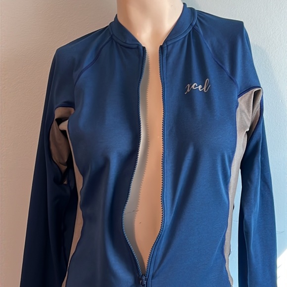 Xcel jacket is like sunscreen in your bag, save your skin! UVA/UVB-98% block - Picture 8 of 9
